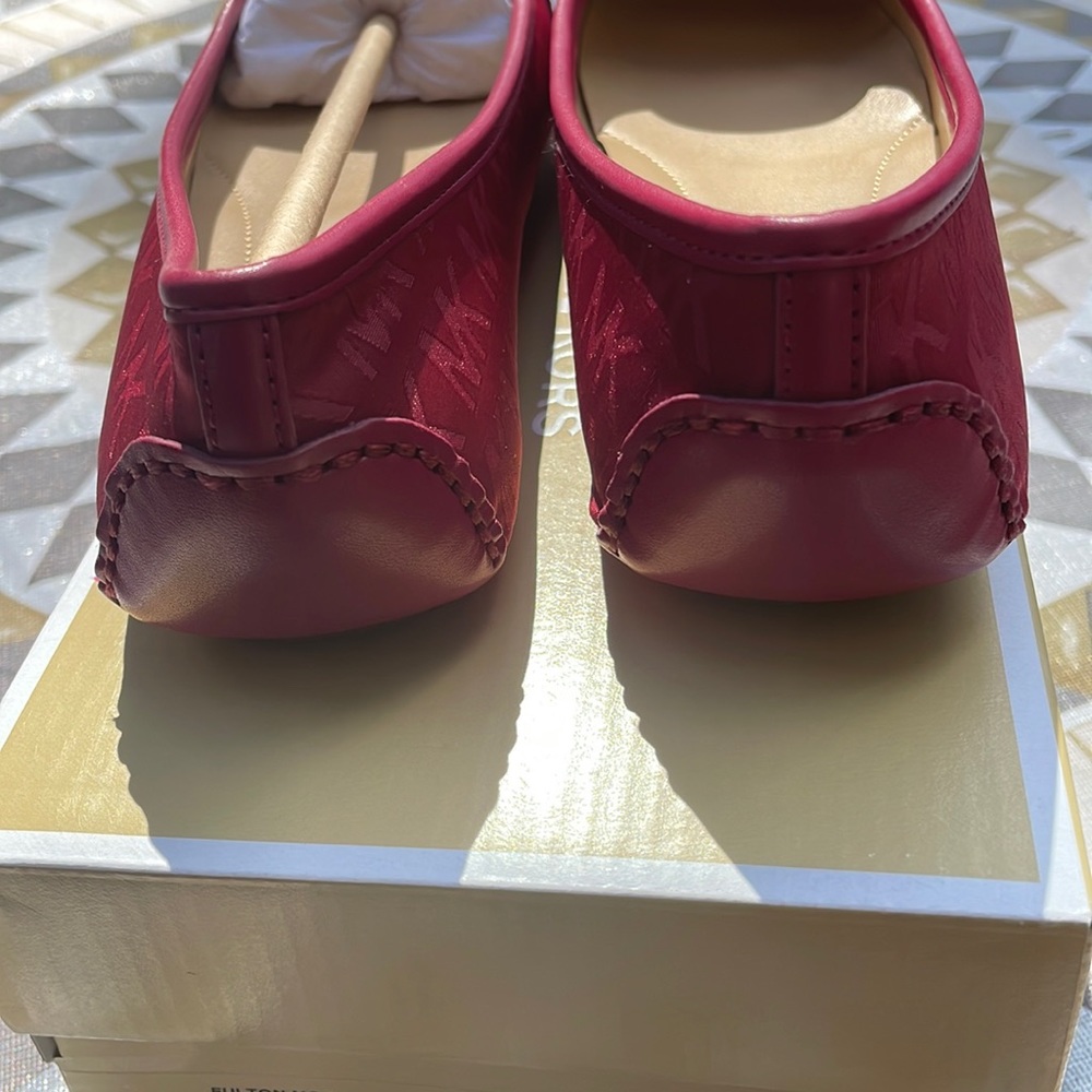 Michael Kors Lillie Flat Shoes size 7. - Picture 3 of 5